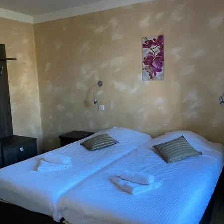 Hotel Logis La Le Val-d'Ajol