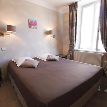 Logis La Hotel