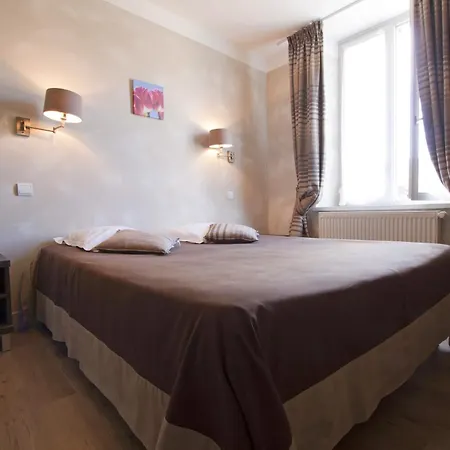 Logis La Hotel