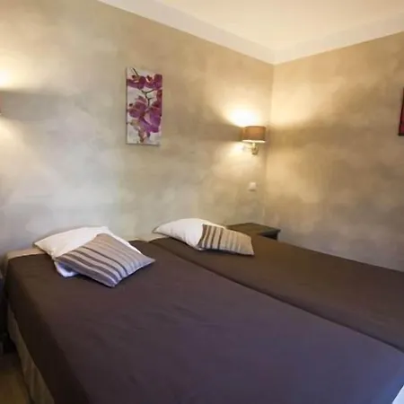 Logis La Hotel
