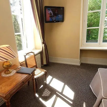 Hotel Logis La Résidence Le Val-dʼAjol