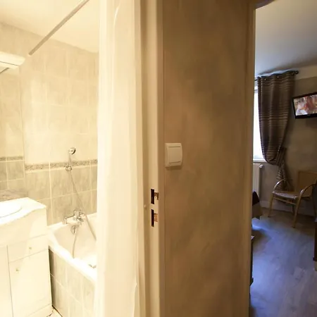 Logis La Résidence Hotel