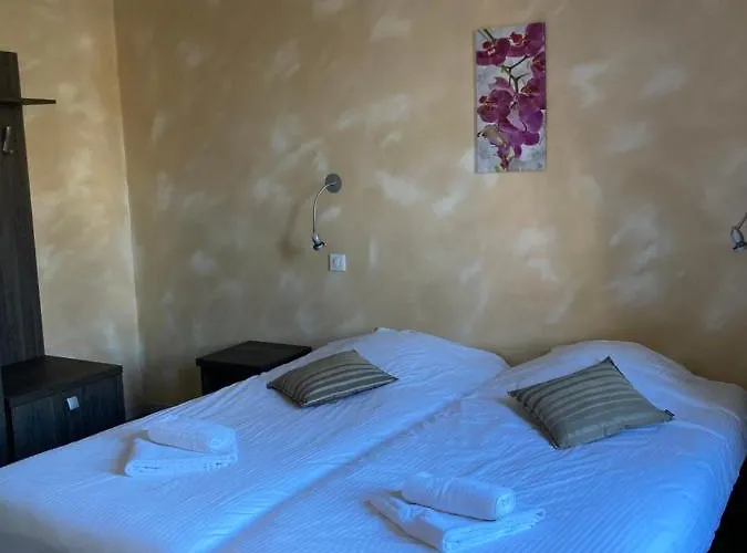 Hotel Logis La Le Val-dʼAjol