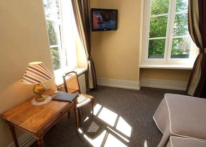 Hotel Logis La Le Val-dʼAjol